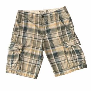 Old Navy favorite khakis Broken-In plaid cargo shorts classic length